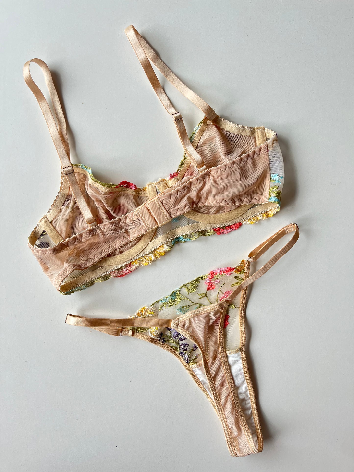 Conjunto Flores nude