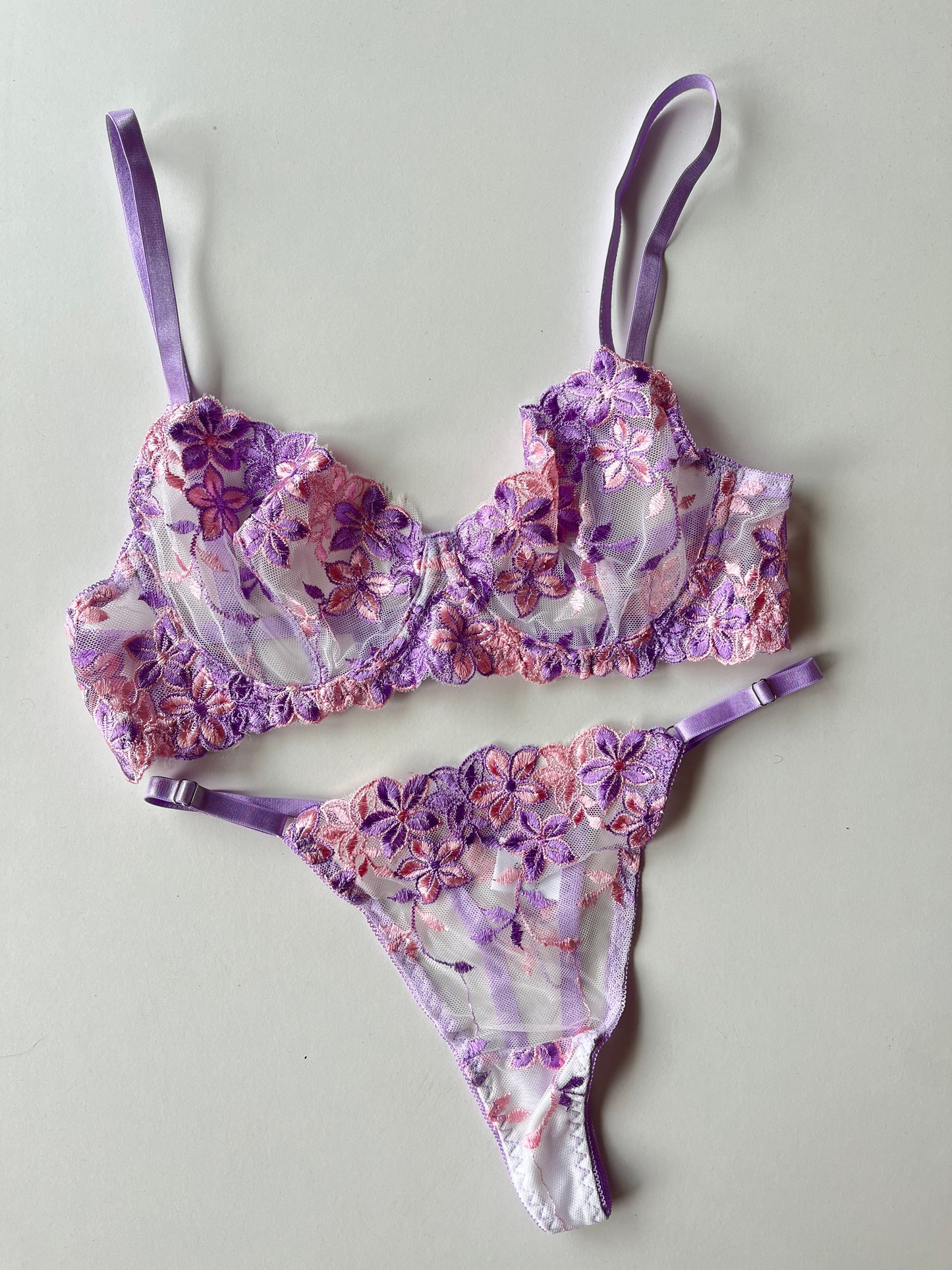 Conjunto flores lila