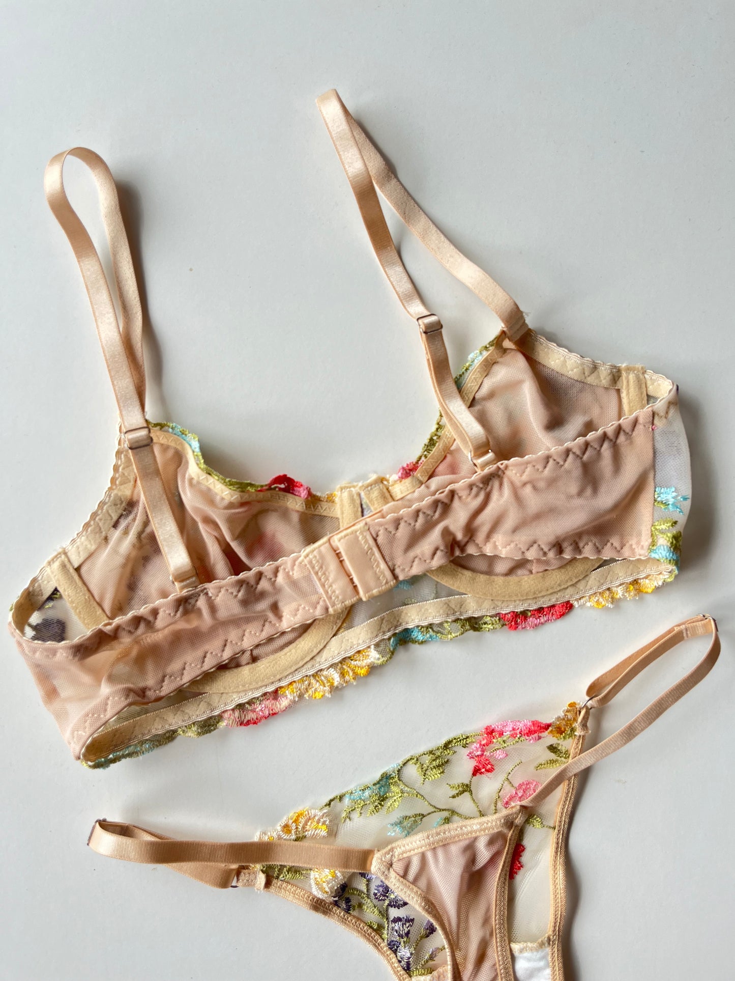 Conjunto Flores nude