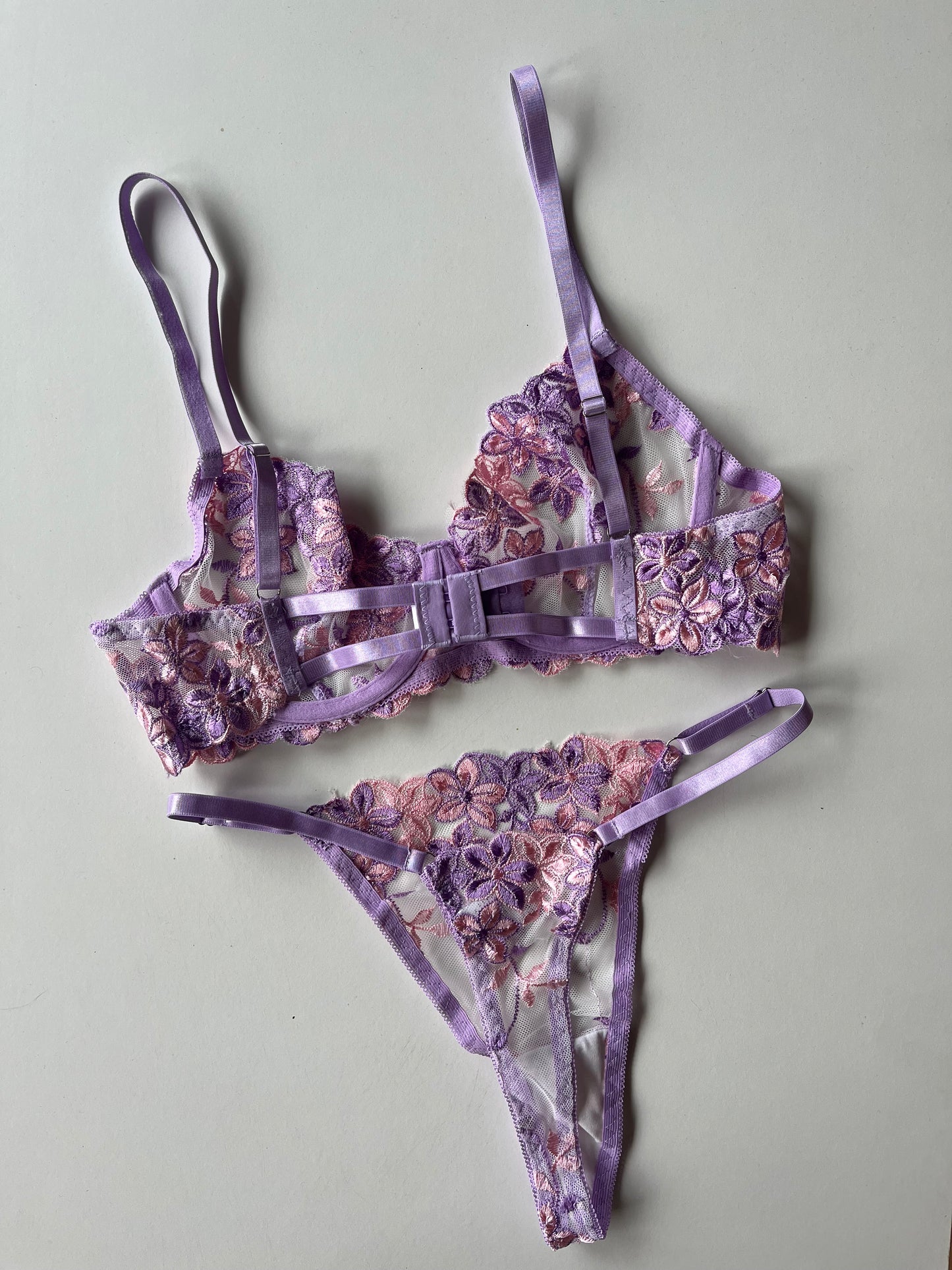 Conjunto flores lila