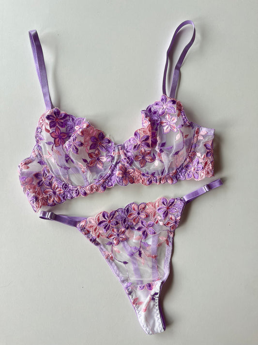 Conjunto flores lila